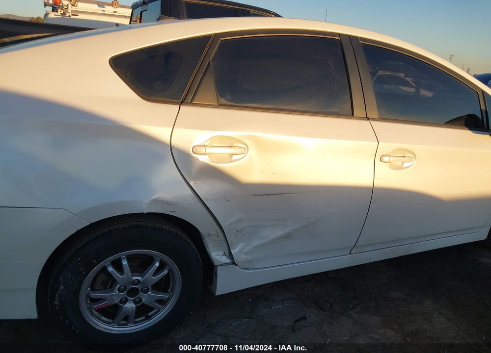 2011 TOYOTA PRIUS TWO VIN: JTDKN3DU5B5346818