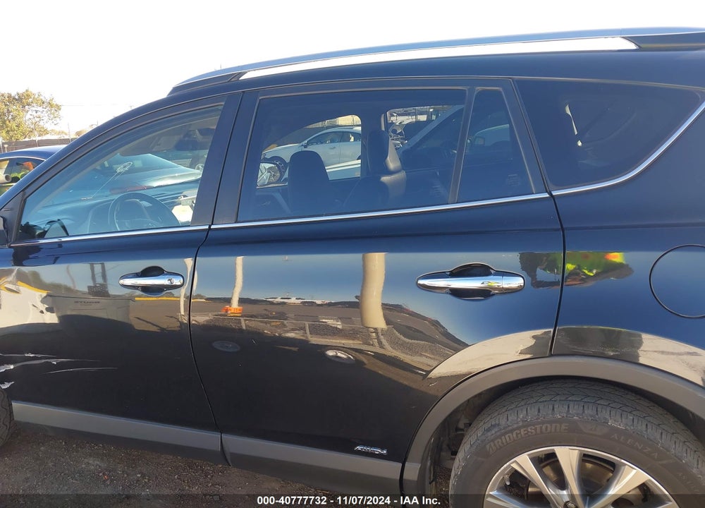 2018 TOYOTA RAV4 HYBRID LIMITED VIN: JTMDJREV5JD184529