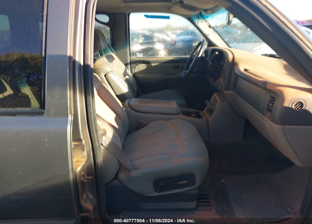 2000 CHEVROLET SUBURBAN 1500 LT VIN: 3GNFK16T5YG150972