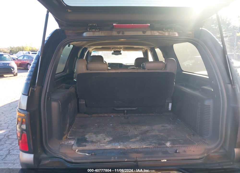 2000 CHEVROLET SUBURBAN 1500 LT VIN: 3GNFK16T5YG150972