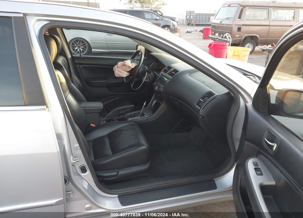 2005 HONDA ACCORD 2.4 EX VIN: 1HGCM56855A152239
