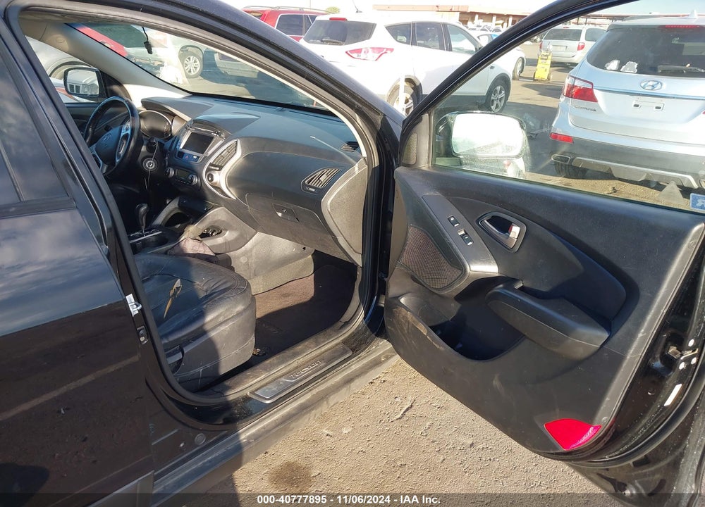 2011 HYUNDAI TUCSON LIMITED VIN: KM8JU3AC3BU140005