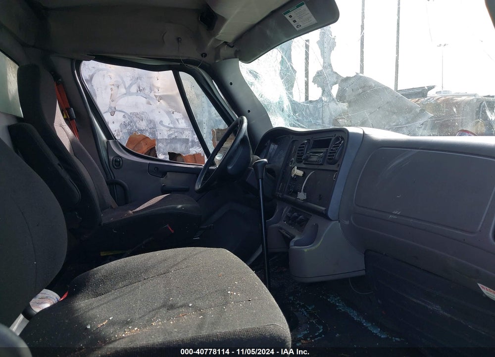 2014 FREIGHTLINER M2 106 MEDIUM DUTY VIN: 1FVACXDT6EHFM3197