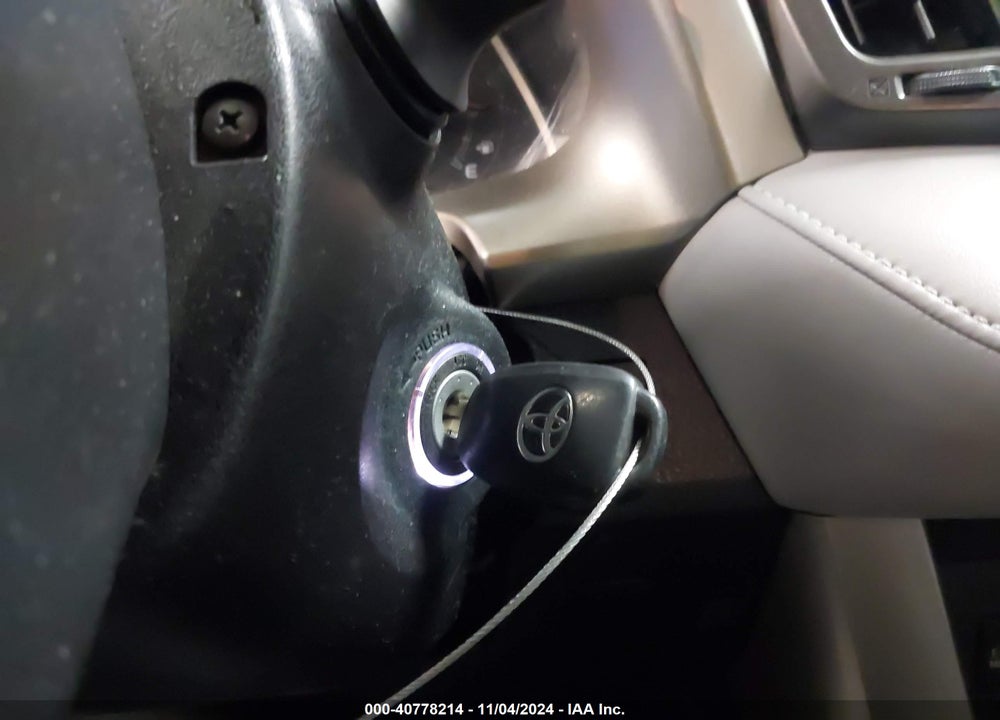 2014 TOYOTA RAV4 XLE VIN: 2T3WFREV2EW107393