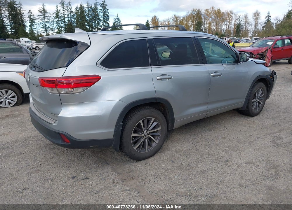 2017 TOYOTA HIGHLANDER XLE VIN: 5TDJZRFH7HS366302