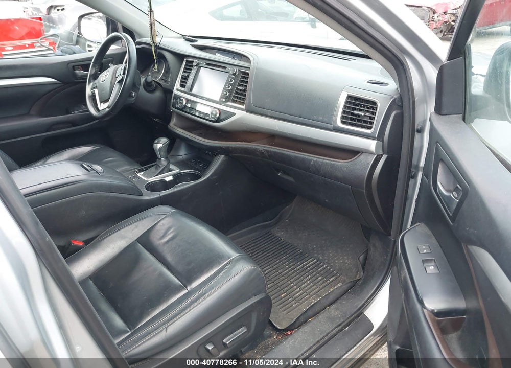 2017 TOYOTA HIGHLANDER XLE VIN: 5TDJZRFH7HS366302