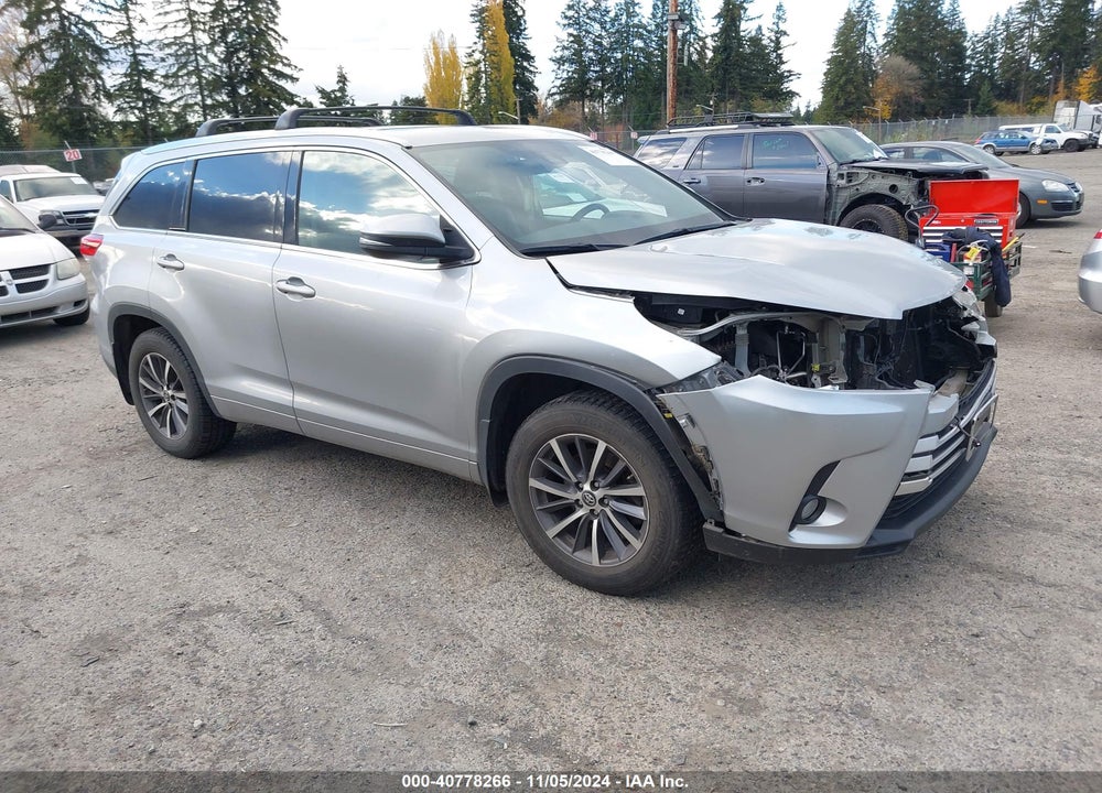 2017 TOYOTA HIGHLANDER XLE VIN: 5TDJZRFH7HS366302