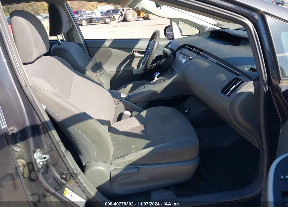 2011 TOYOTA PRIUS TWO VIN: JTDKN3DU5B5339884