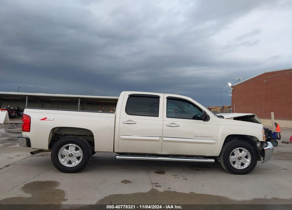 2013 CHEVROLET SILVERADO 1500 LT VIN: 3GCPCSE01DG288803