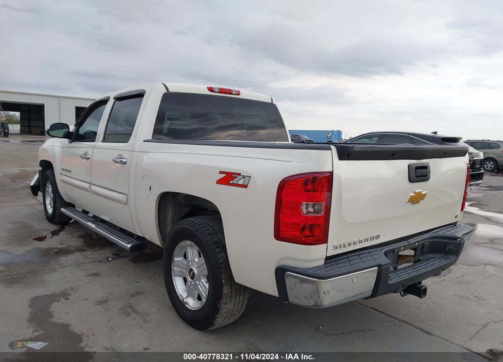 2013 CHEVROLET SILVERADO 1500 LT VIN: 3GCPCSE01DG288803