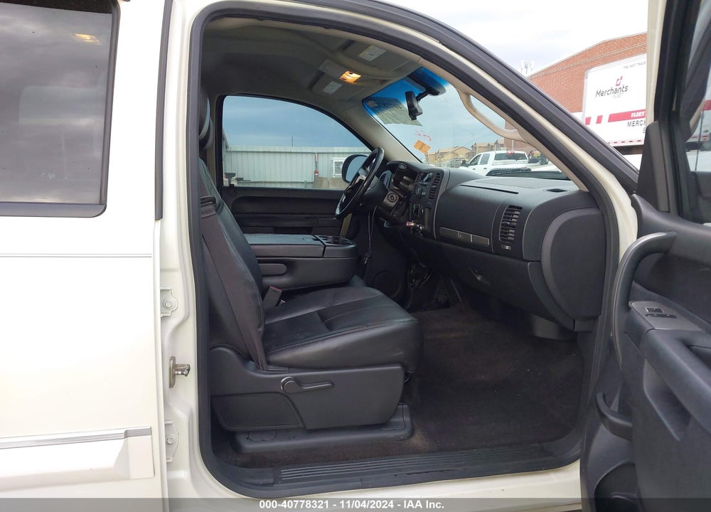 2013 CHEVROLET SILVERADO 1500 LT VIN: 3GCPCSE01DG288803