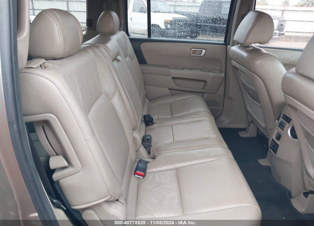 2010 HONDA PILOT EX-L VIN: 5FNYF3H67AB011558