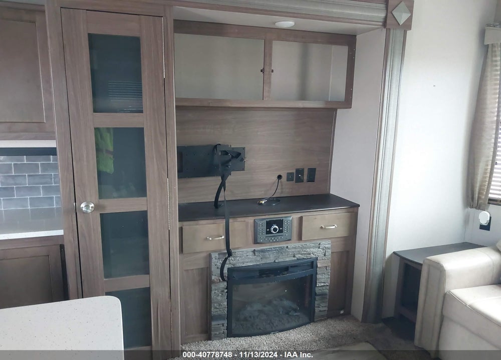 2019 KEYSTONE RV RETREAT TRAVEL TRAILER VIN: 4YDT39121KW260350