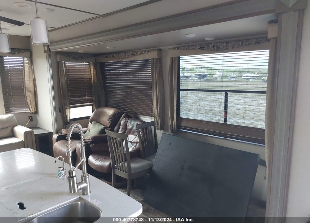 2019 KEYSTONE RV RETREAT TRAVEL TRAILER VIN: 4YDT39121KW260350
