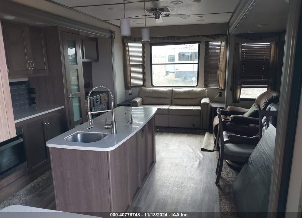 2019 KEYSTONE RV RETREAT TRAVEL TRAILER VIN: 4YDT39121KW260350
