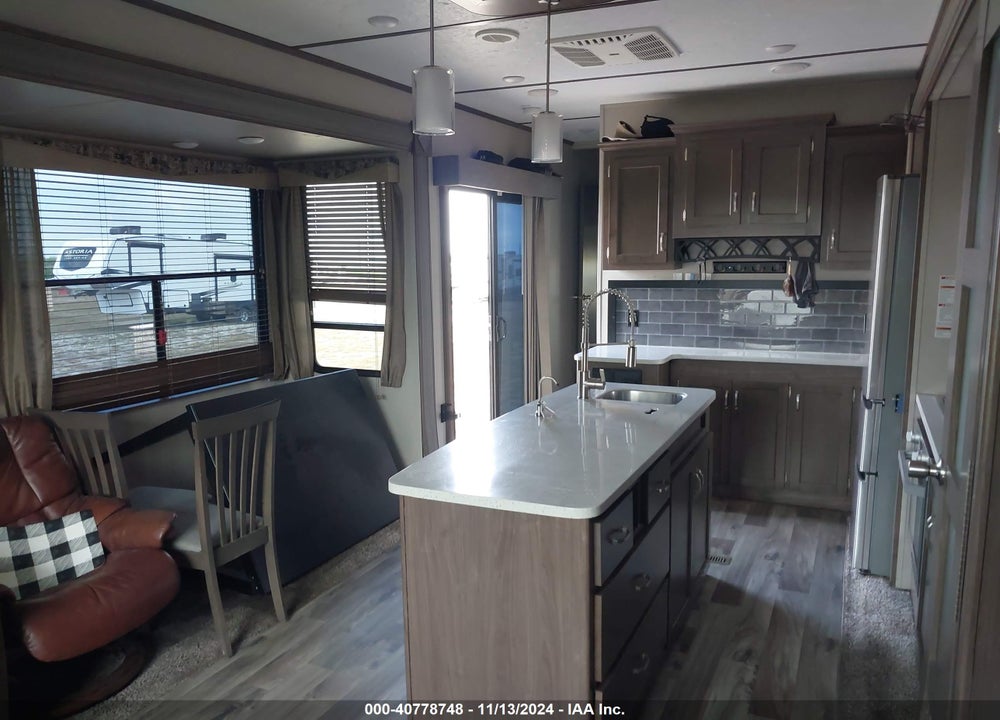 2019 KEYSTONE RV RETREAT TRAVEL TRAILER VIN: 4YDT39121KW260350