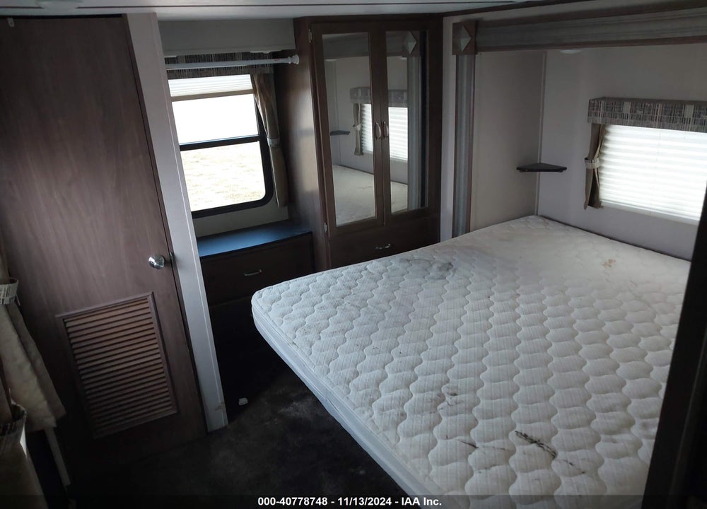 2019 KEYSTONE RV RETREAT TRAVEL TRAILER VIN: 4YDT39121KW260350
