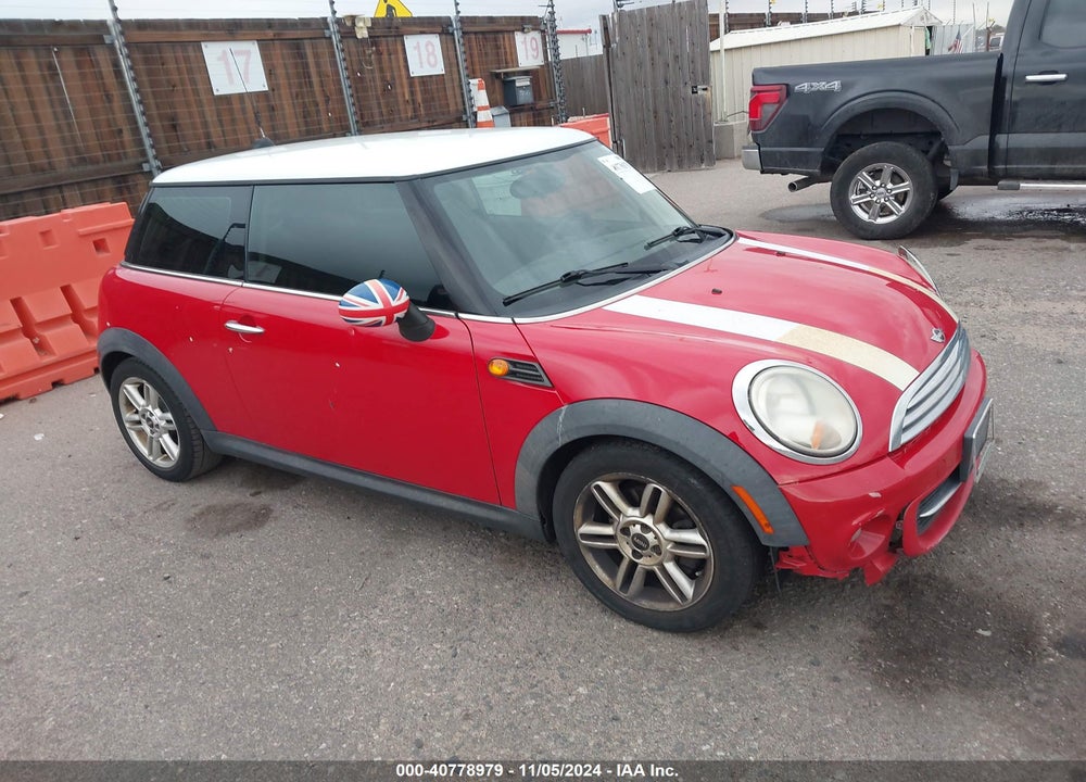 2011 MINI COOPER VIN: WMWSU3C52BT095276