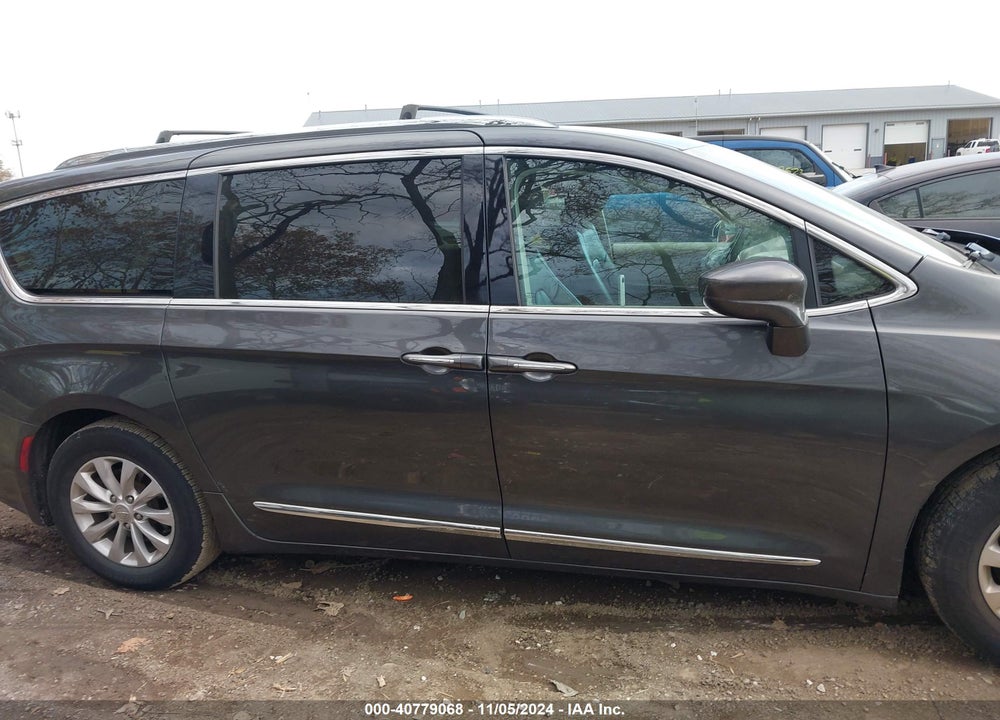 2018 CHRYSLER PACIFICA TOURING L VIN: 2C4RC1BG1JR142685