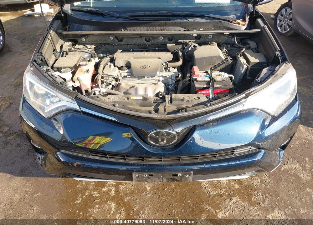 2018 TOYOTA RAV4 ADVENTURE/XLE VIN: JTMRFREVXJJ735272