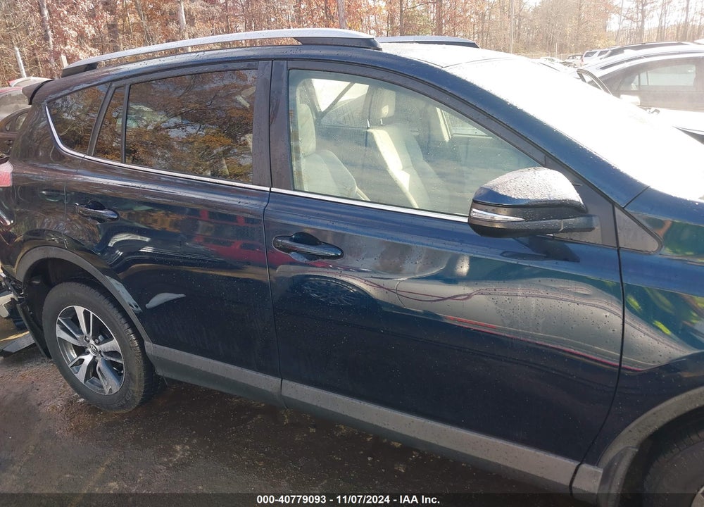 2018 TOYOTA RAV4 ADVENTURE/XLE VIN: JTMRFREVXJJ735272