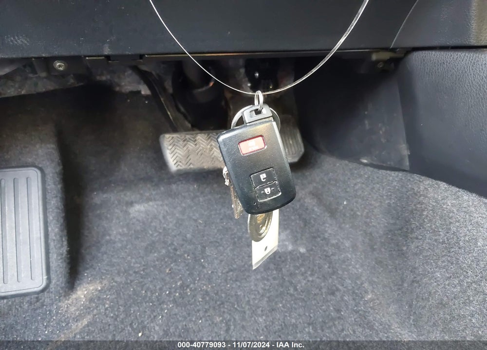 2018 TOYOTA RAV4 ADVENTURE/XLE VIN: JTMRFREVXJJ735272