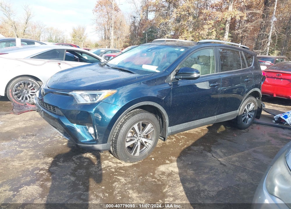 2018 TOYOTA RAV4 ADVENTURE/XLE VIN: JTMRFREVXJJ735272