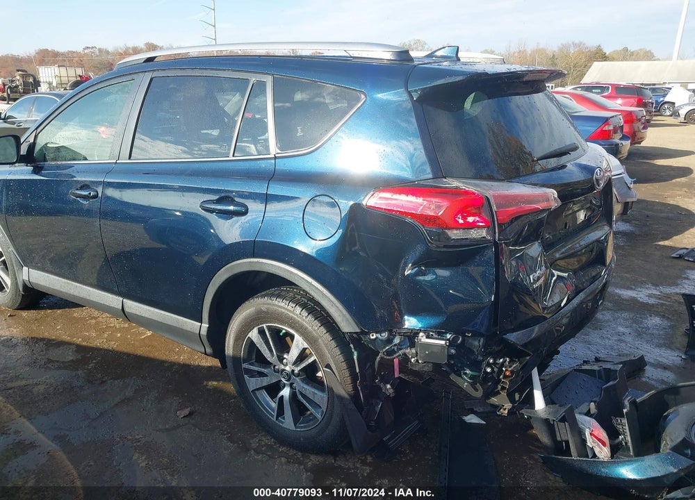 2018 TOYOTA RAV4 ADVENTURE/XLE VIN: JTMRFREVXJJ735272