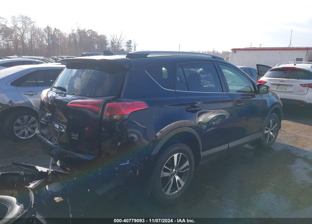 2018 TOYOTA RAV4 ADVENTURE/XLE VIN: JTMRFREVXJJ735272