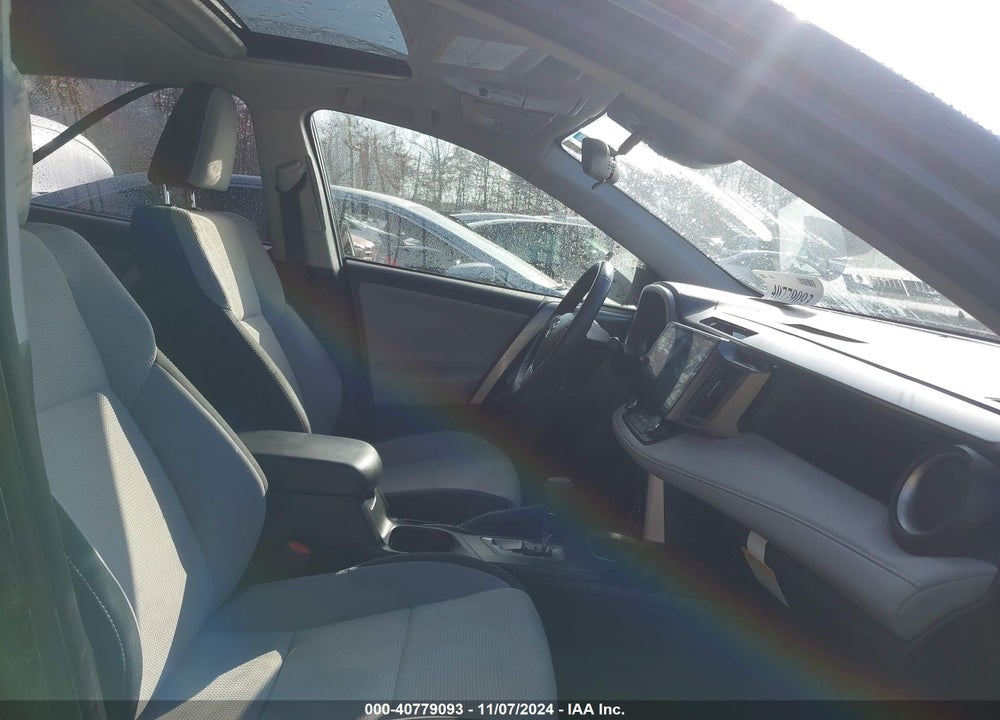 2018 TOYOTA RAV4 ADVENTURE/XLE VIN: JTMRFREVXJJ735272