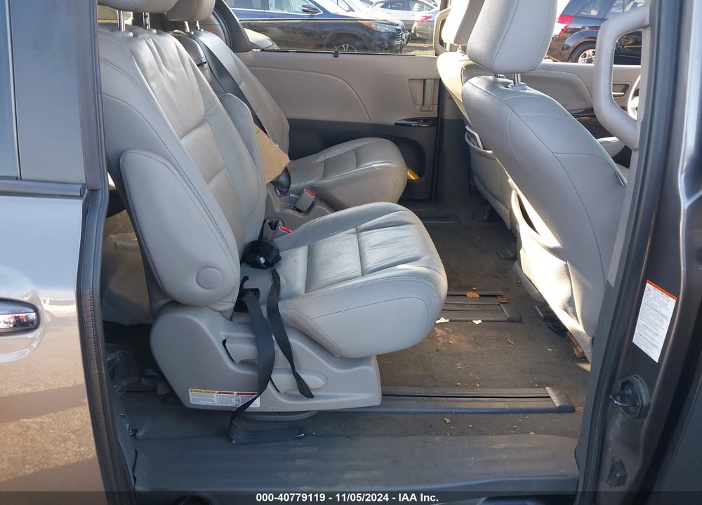 2017 TOYOTA SIENNA XLE 8 PASSENGER VIN: 5TDYZ3DC4HS778129