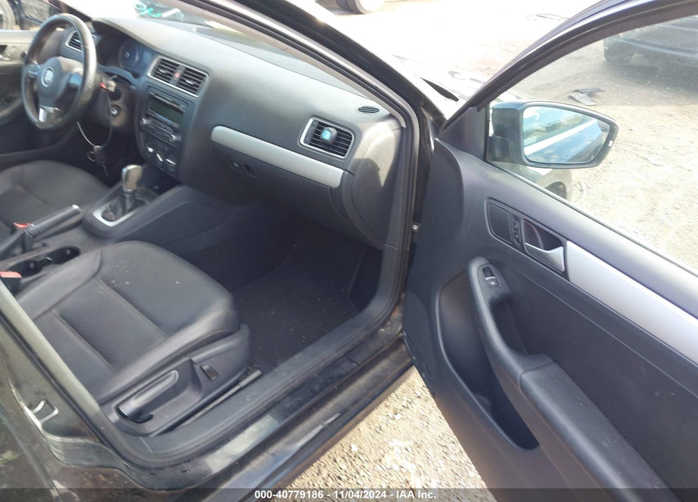 2014 VOLKSWAGEN JETTA 1.8T SE VIN: 3VWD07AJ1EM435712