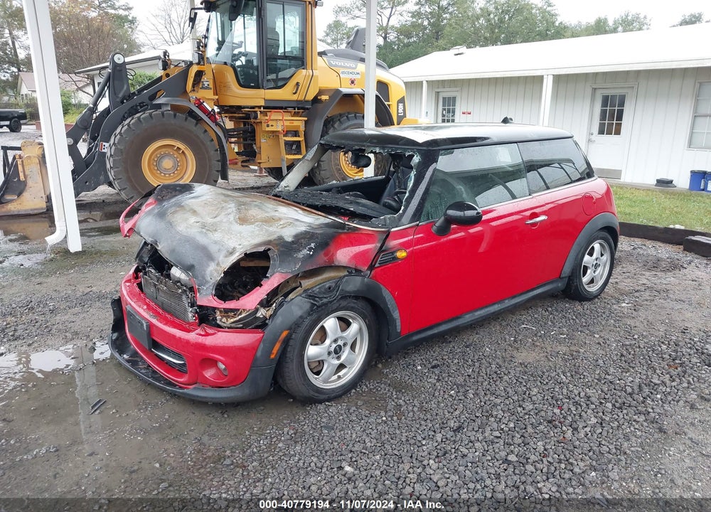 2011 MINI COOPER VIN: WMWSU3C58BT096450