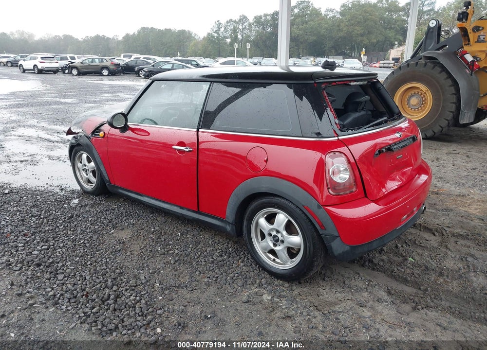 2011 MINI COOPER VIN: WMWSU3C58BT096450