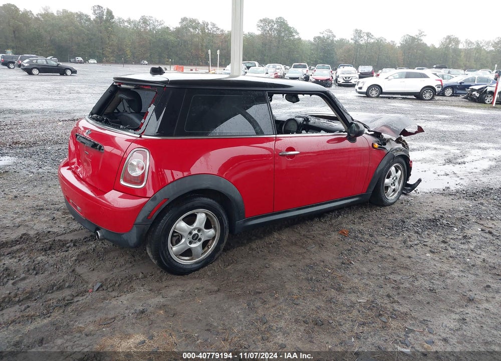 2011 MINI COOPER VIN: WMWSU3C58BT096450