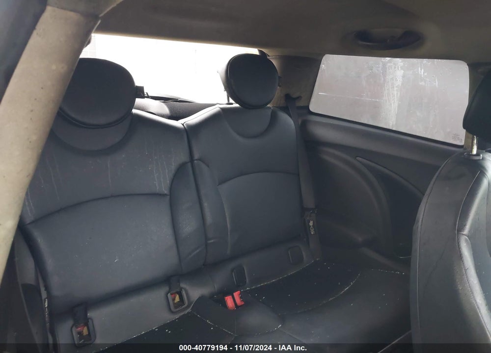 2011 MINI COOPER VIN: WMWSU3C58BT096450
