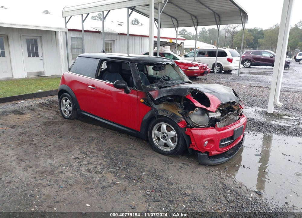 2011 MINI COOPER VIN: WMWSU3C58BT096450