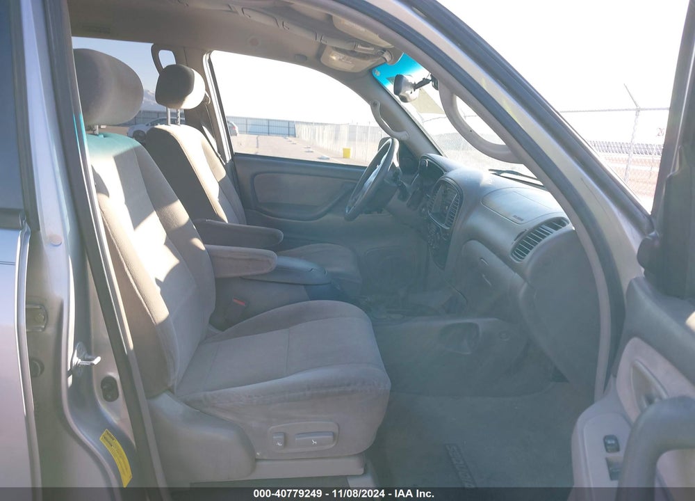 2002 TOYOTA SEQUOIA SR5 V8 VIN: 5TDBT44A92S111639