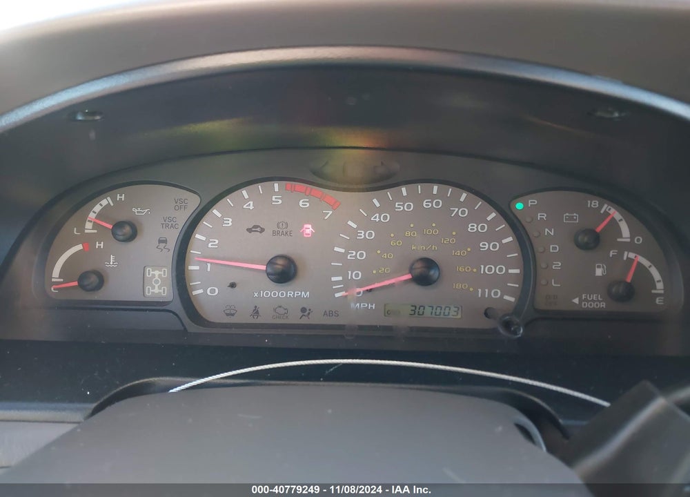 2002 TOYOTA SEQUOIA SR5 V8 VIN: 5TDBT44A92S111639