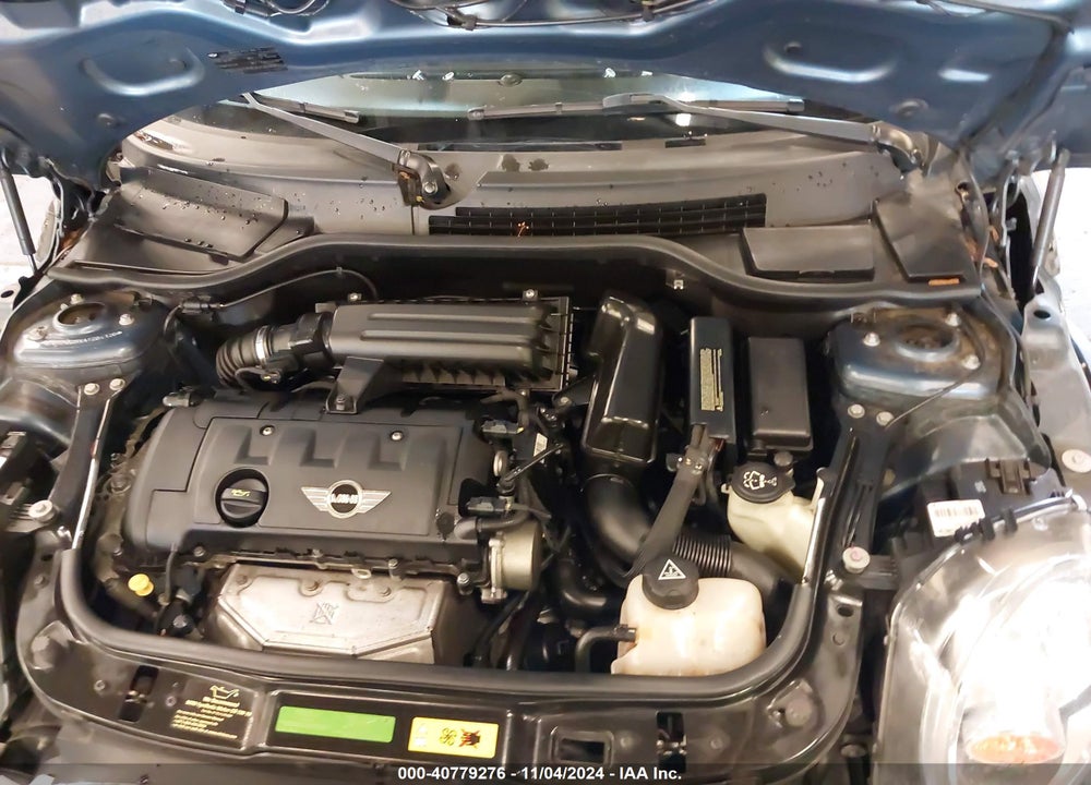 2010 MINI COOPER VIN: WMWMF3C5XATZ64126