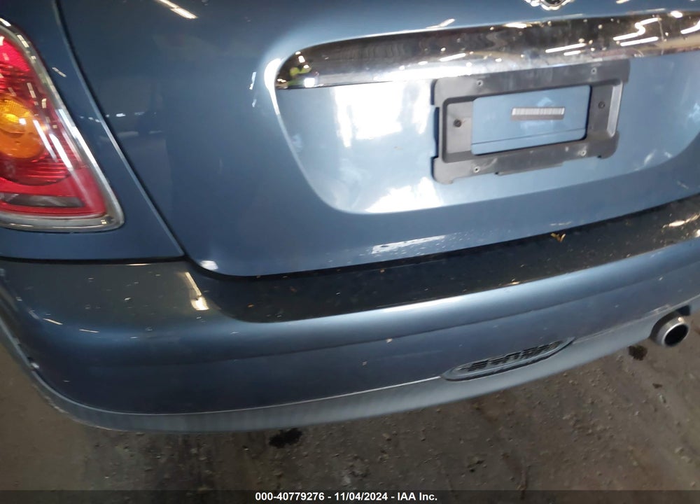 2010 MINI COOPER VIN: WMWMF3C5XATZ64126