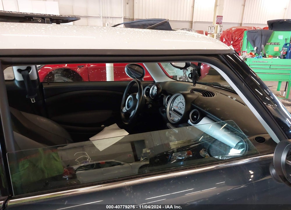 2010 MINI COOPER VIN: WMWMF3C5XATZ64126