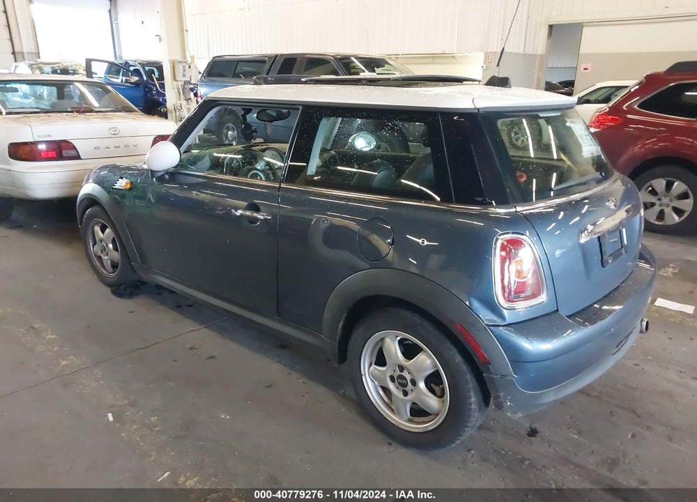 2010 MINI COOPER VIN: WMWMF3C5XATZ64126