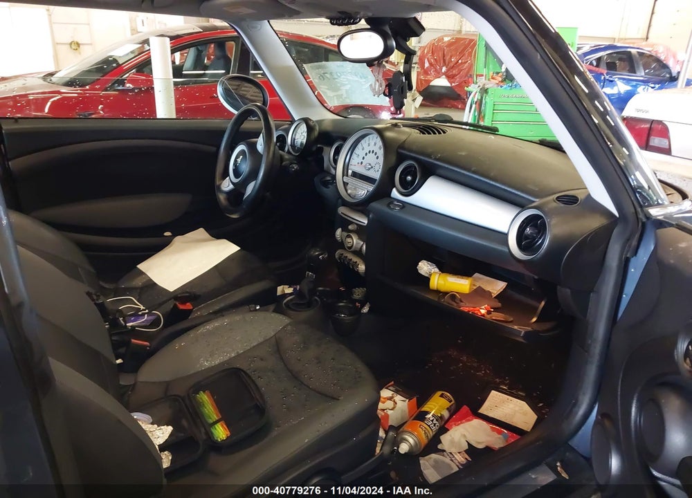 2010 MINI COOPER VIN: WMWMF3C5XATZ64126