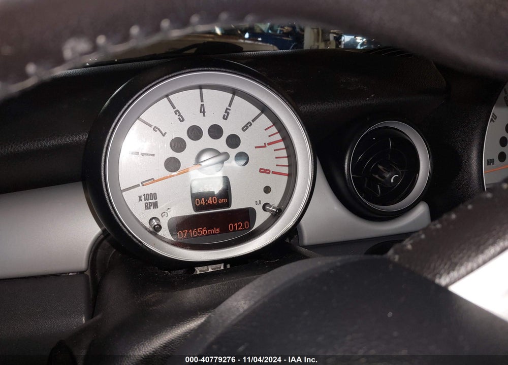 2010 MINI COOPER VIN: WMWMF3C5XATZ64126
