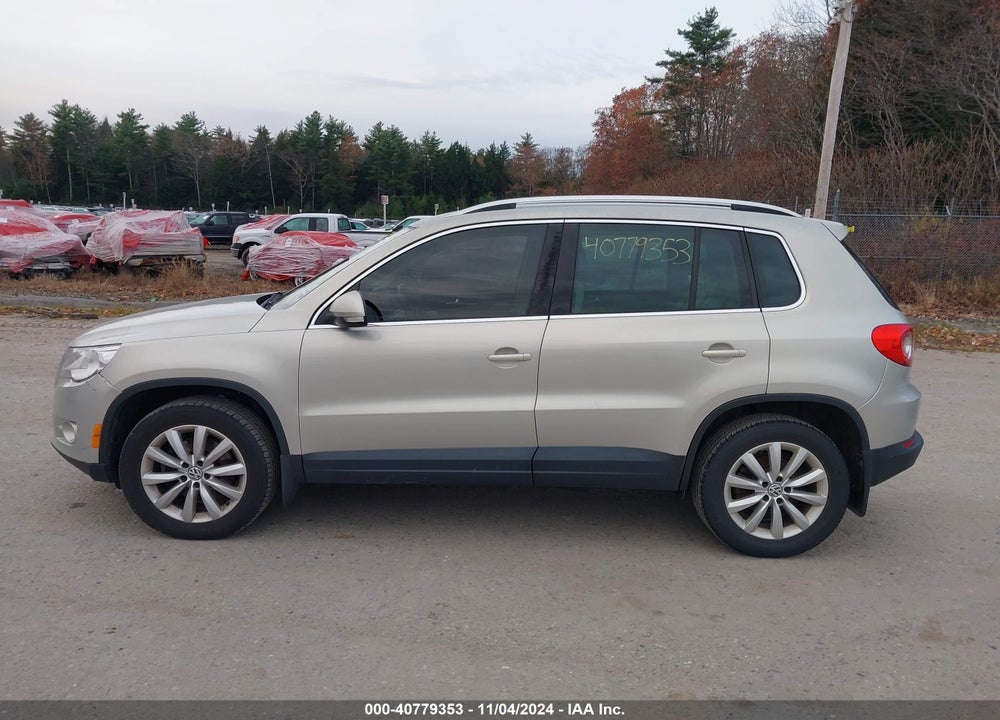 2011 VOLKSWAGEN TIGUAN SE VIN: WVGBV7AX5BW552927