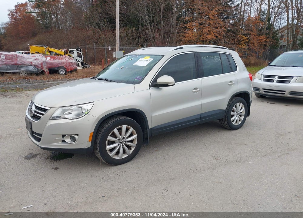 2011 VOLKSWAGEN TIGUAN SE VIN: WVGBV7AX5BW552927