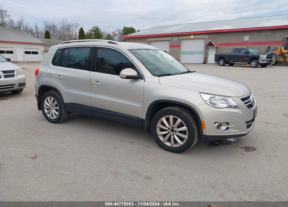 2011 VOLKSWAGEN TIGUAN SE VIN: WVGBV7AX5BW552927