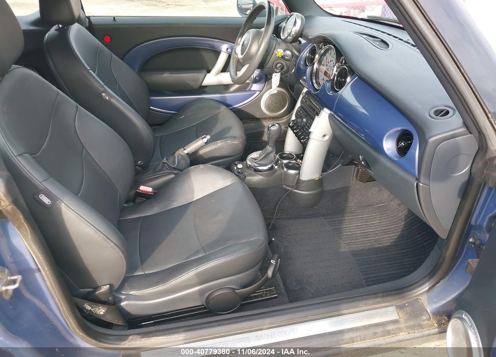 2006 MINI COOPER VIN: WMWRF33576TG15831