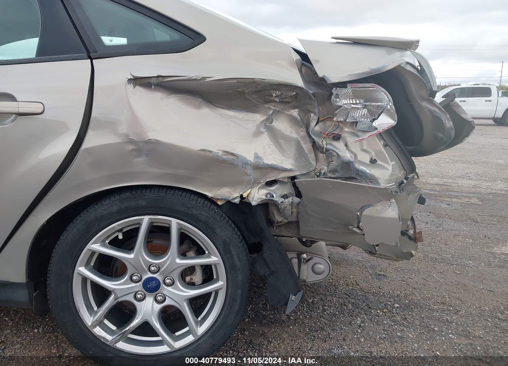 2015 FORD FOCUS SE VIN: 1FADP3F24FL319115
